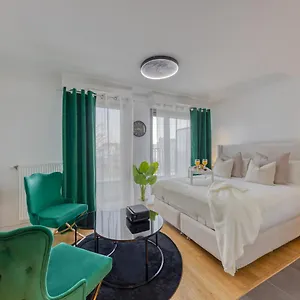 Appartement Cinema Moon Luxury - Gare 3min - Proche Paris, Massy (Essonne)